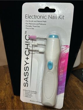 Sassy + Chic Electronic Nail Kit